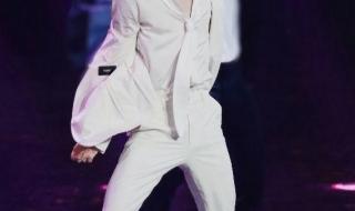 王一博散落的华服